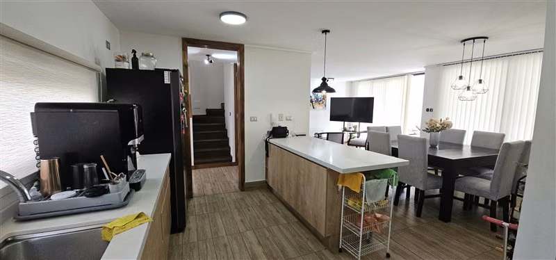 Casa en venta de 4 dorm. en Peñalolén