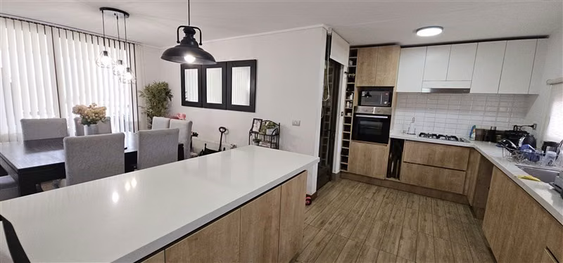 Casa en venta de 4 dorm. en Peñalolén