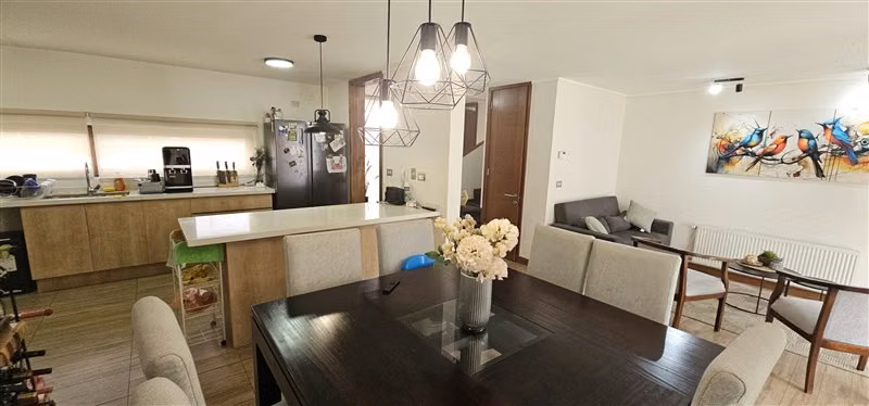 Casa en venta de 4 dorm. en Peñalolén