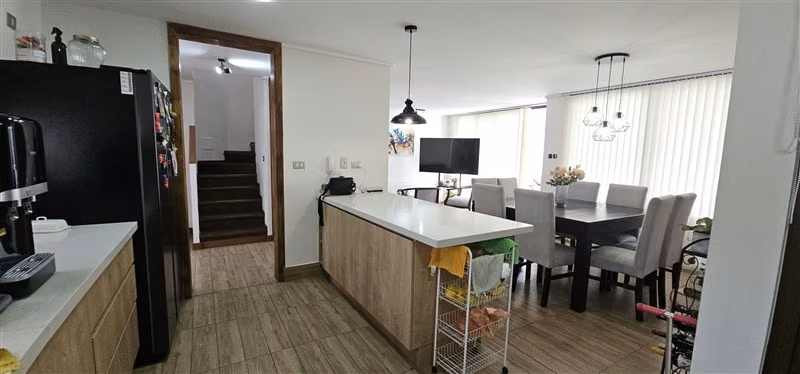 Casa en venta de 4 dorm. en Peñalolén