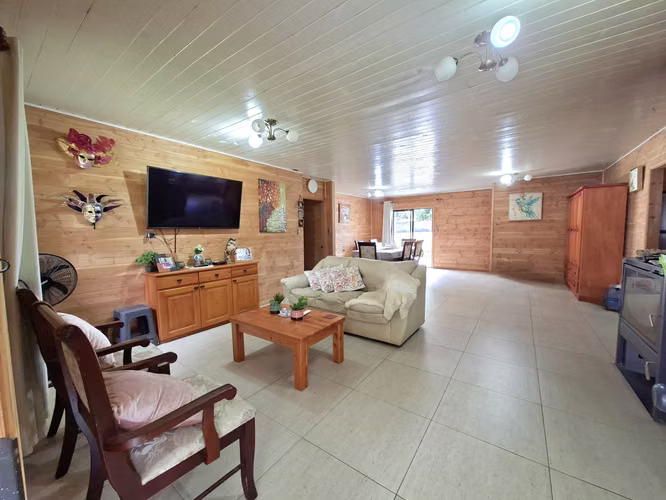 Parcela con orilla de rio y casa en Pucón