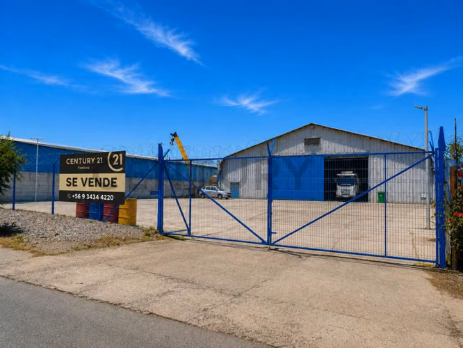 Se vende terreno con Galpón en Barrio Idustrial