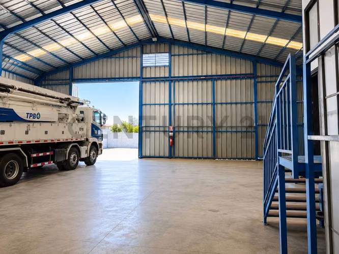 Se vende terreno con Galpón en Barrio Idustrial - Imagen 4