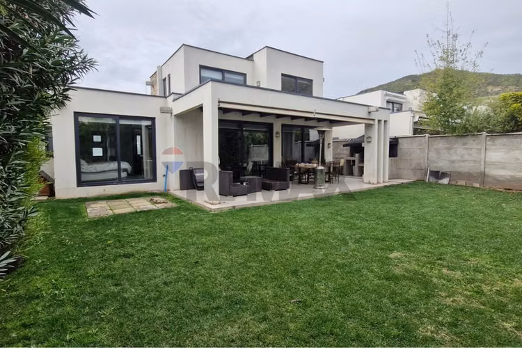 Hermosa casa mediterránea a la venta en chicureo - Imagen 26