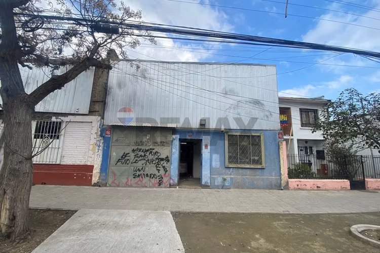 Bodega a pasos del persa bio bio con trifásica