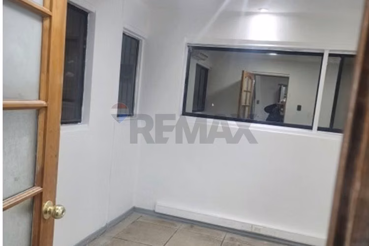Arriende en la reina: oportunidad única comercial - Imagen 3
