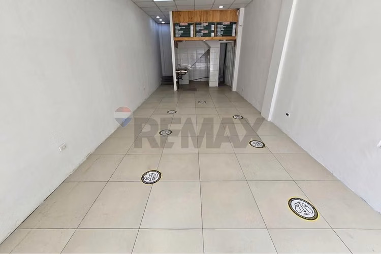 Local en calle de 77 metros en planta libre