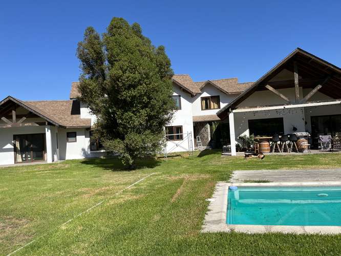 ESPECTACULAR CASA DE 368 M2EN EXCLUSIVO CONDOMINIO TALAGANTE