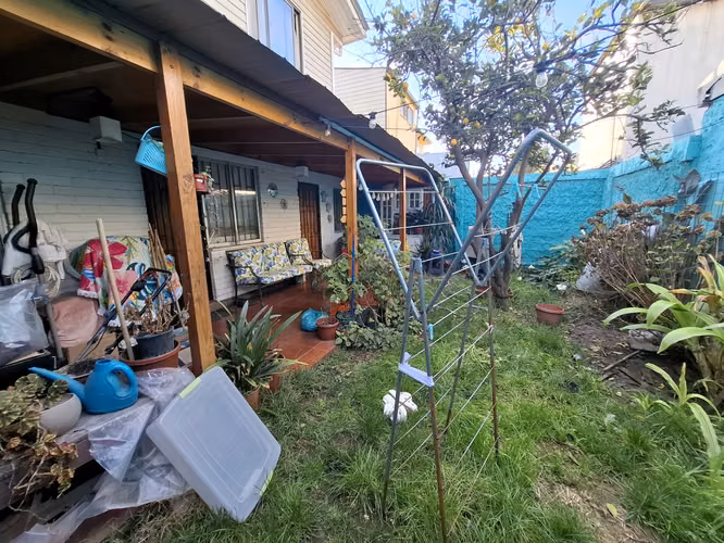 VENTA CASA REGULARIZADA 5D 2B 2E  - METRO LAS PARCELAS