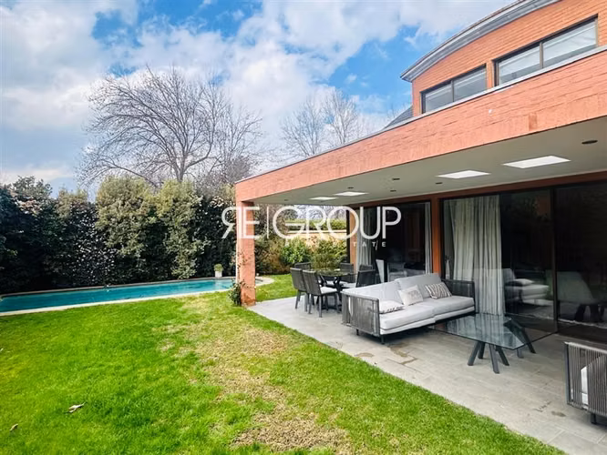Casa en venta de 4 dorm. en Lo Barnechea