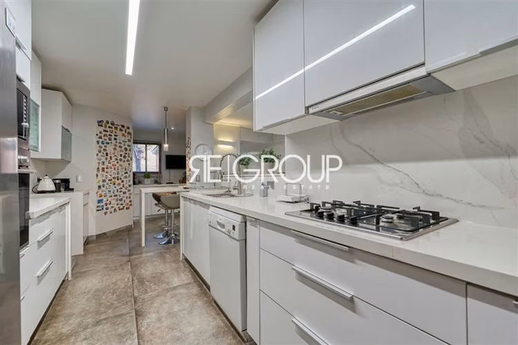 Casa en venta de 4 dorm. en Lo Barnechea