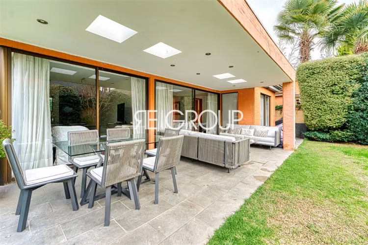 Casa en venta de 4 dorm. en Lo Barnechea