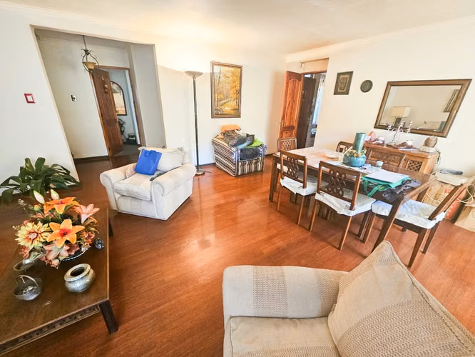 VENTA CASA 6HAB 3BA LA REINA