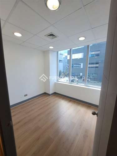 Excelente oficina en venta a pasos Costanera Center - Imagen 6