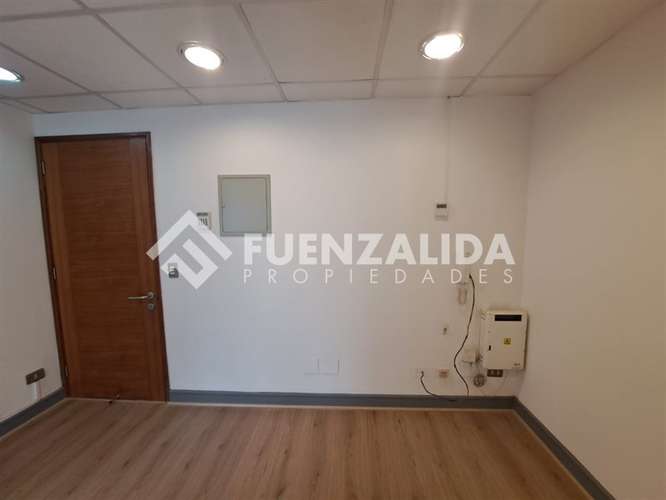 Excelente oficina en venta a pasos Costanera Center - Imagen 8