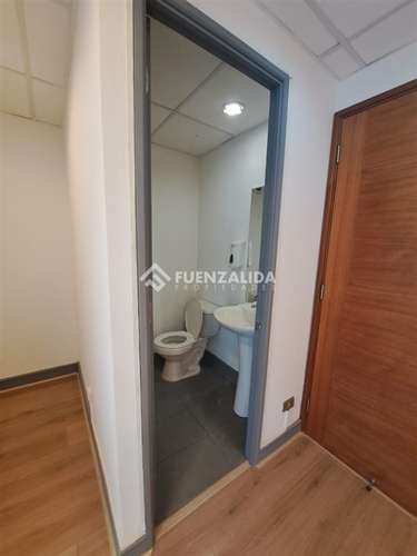 Excelente oficina en venta a pasos Costanera Center - Imagen 5