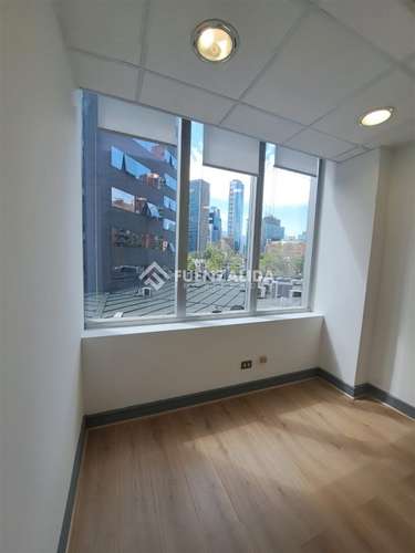 Excelente oficina en venta a pasos Costanera Center - Imagen 7