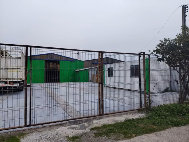 Propiedad con galpon, container/ Lomas Coloradas, San Pedro.