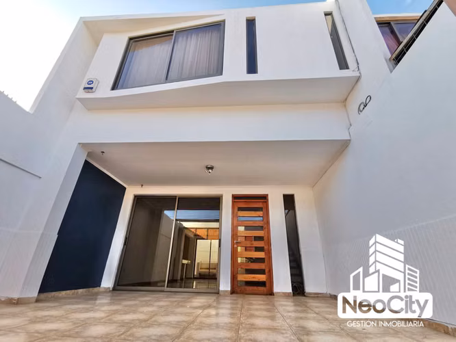 EN ARRIENDO LINDA CASA CON AMPLIOS ESPACIOS