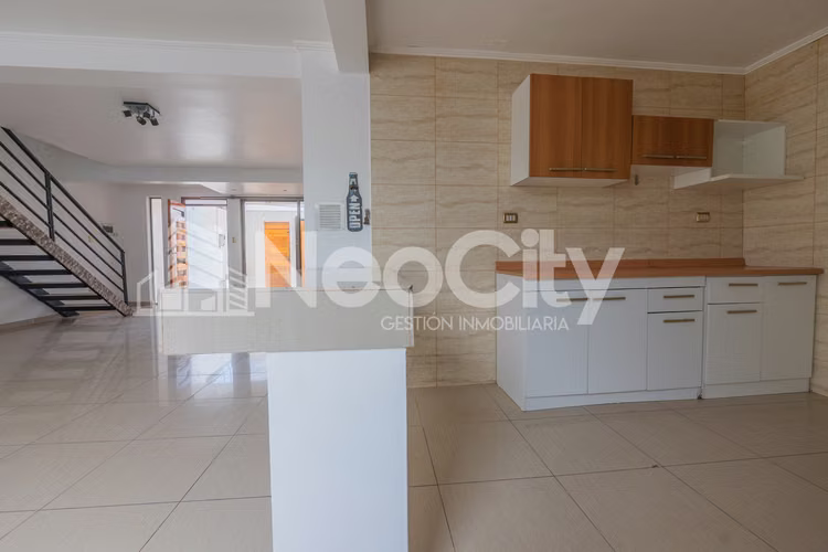 EN ARRIENDO LINDA CASA CON AMPLIOS ESPACIOS