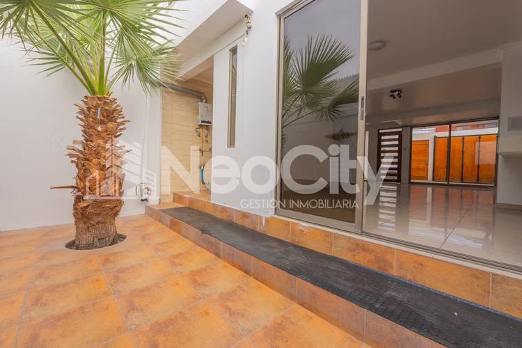 EN ARRIENDO LINDA CASA CON AMPLIOS ESPACIOS