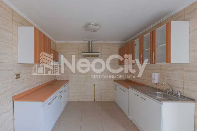 EN ARRIENDO LINDA CASA CON AMPLIOS ESPACIOS