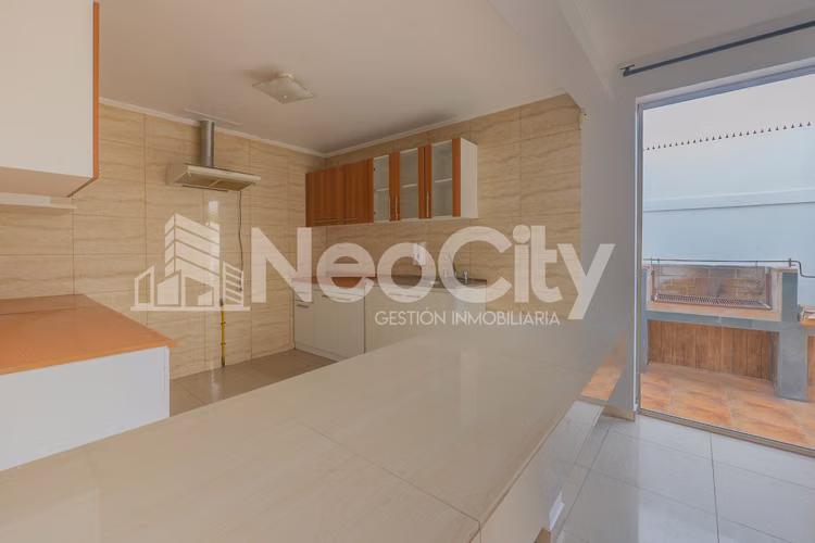 EN ARRIENDO LINDA CASA CON AMPLIOS ESPACIOS