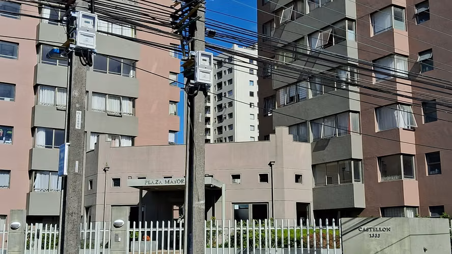 Departamento soleado/ primer piso/Plaza mayor I.  Concepcion