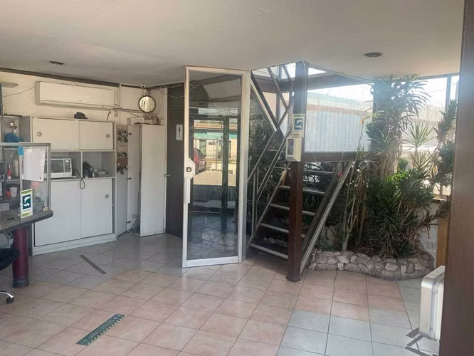 Espacio comercial con amplio estacionamiento (180850)