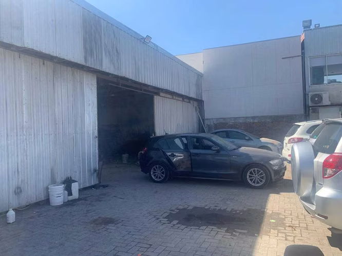 Espacio comercial con amplio estacionamiento (180850)