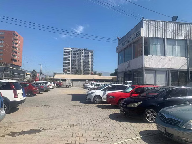 Espacio comercial con amplio estacionamiento (180850)