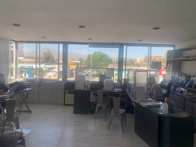 Espacio comercial con amplio estacionamiento (180850)