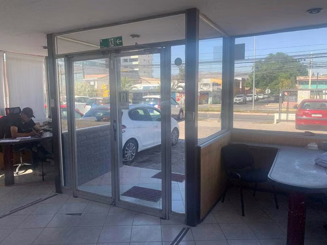 Espacio comercial con amplio estacionamiento (180850)