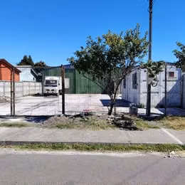 2 Galpones + casa, 2 domitorios/estacionamientos- San Pedro de la Paz