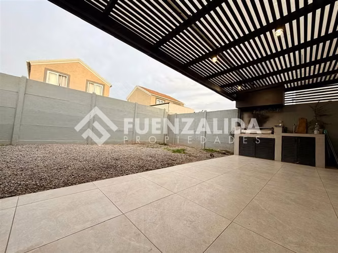 Casa en venta de 3 dorm. en Condominio Los Ceibos