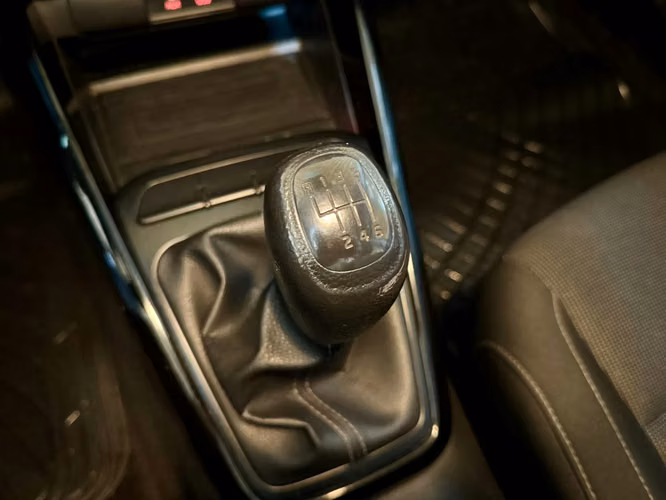 KIA RIO 5 EX - Imagen 19