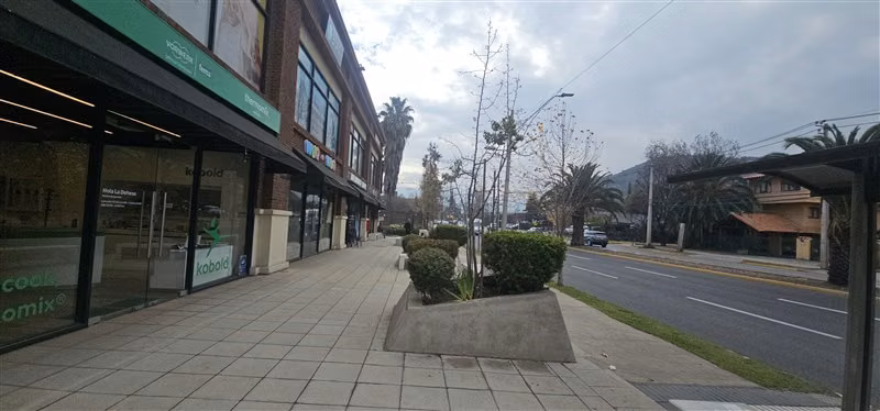 Local Comercial en arriendo en Lo Barnechea - Imagen 2