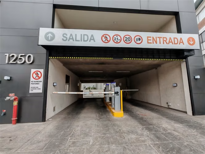 Ultimos Local Comercial alto transito Providencia - Imagen 7