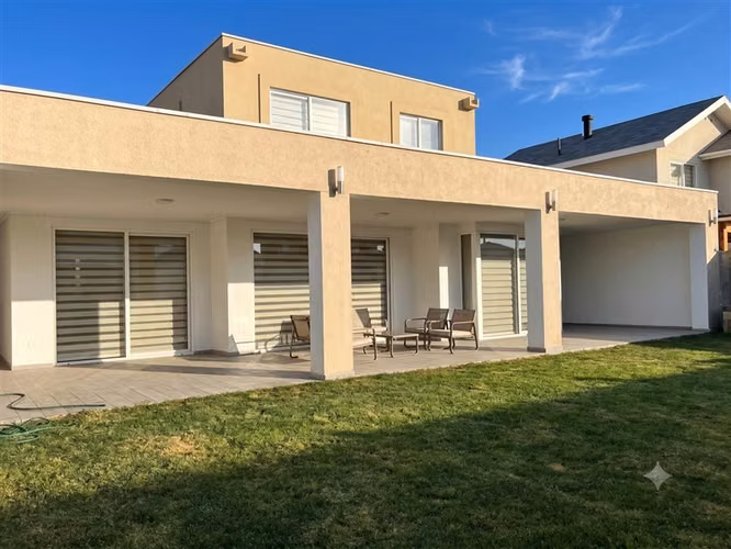 Casa en arriendo en Padre Hurtado