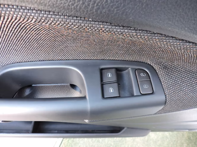 VOLKSWAGEN SAVEIRO CD 4X2 1.6 2025 - Imagen 12