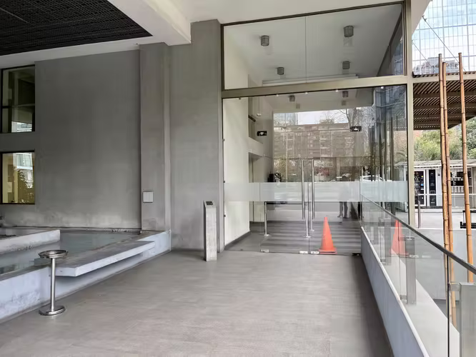 ESTUPENDA OFICINA EN ARRIENDO DE 45 M CON ESTACIONAMIENTO - Imagen 23