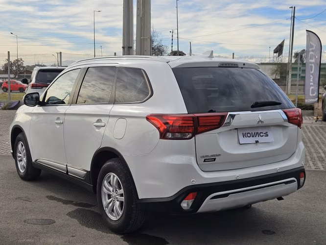 Mitsubishi Outlander Glx At 4x2 2.0 2023
