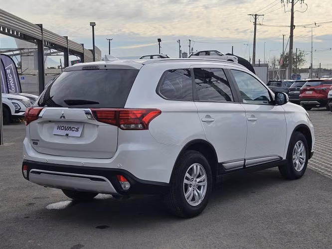Mitsubishi Outlander Glx At 4x2 2.0 2023