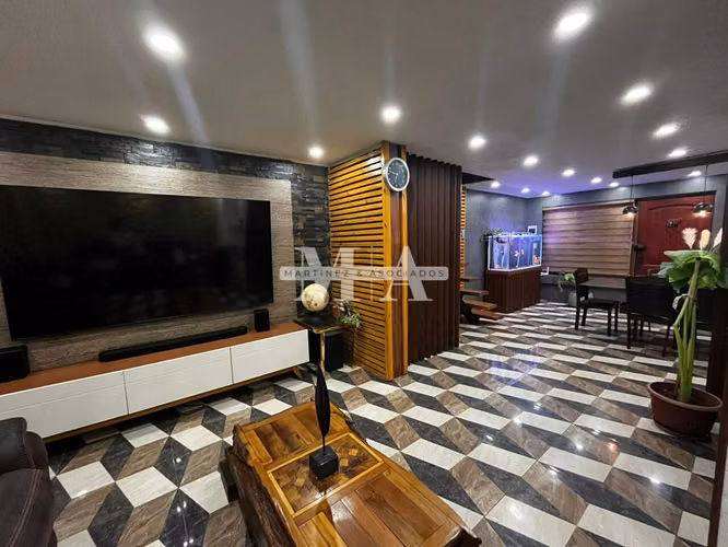  Vende Casa 4D 2B con Piscina en Valle Grande - Imagen 5