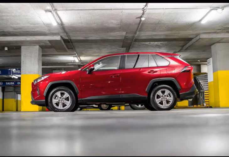 Vendo Toyota Rav4 año 2025, excelente estado