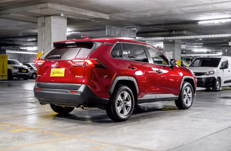 Vendo Toyota Rav4 año 2025, excelente estado