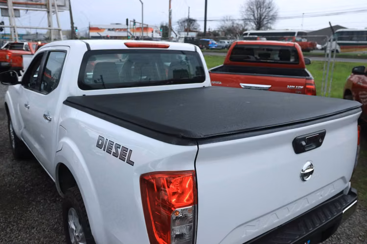 NISSAN NAVARA MT 4X2 2021 XE DIESEL FULL EQUIPO CON AC DOBLE CABINA - Imagen 2
