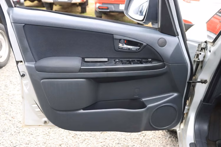 AUTO SUZUKI SX4 2014 1.6 MT BENCINA FULL EQUIPO UNICA DUEÑA !! - Imagen 17