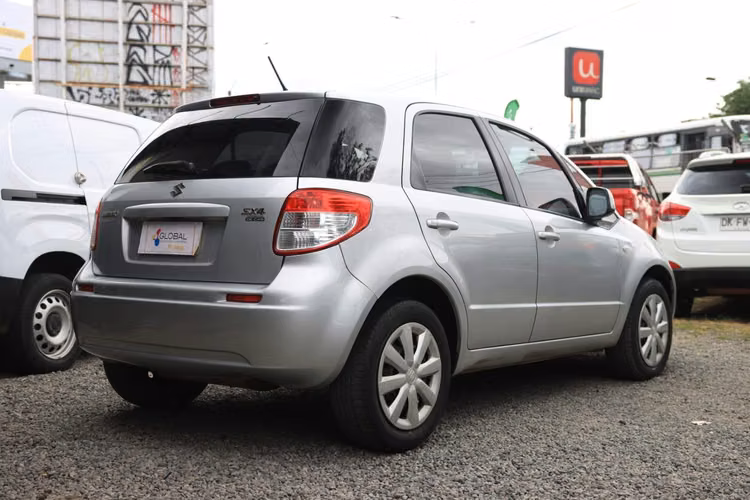 AUTO SUZUKI SX4 2014 1.6 MT BENCINA FULL EQUIPO UNICA DUEÑA !! - Imagen 4