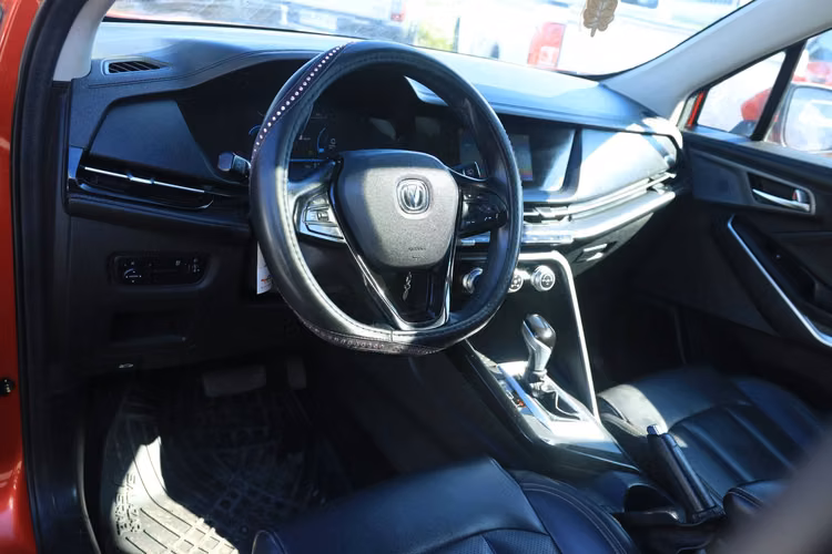 CHANGAN CS15 AÑO 2022 FULL EQUIPO SUV AUTOMATICO TOPE DE LINEA